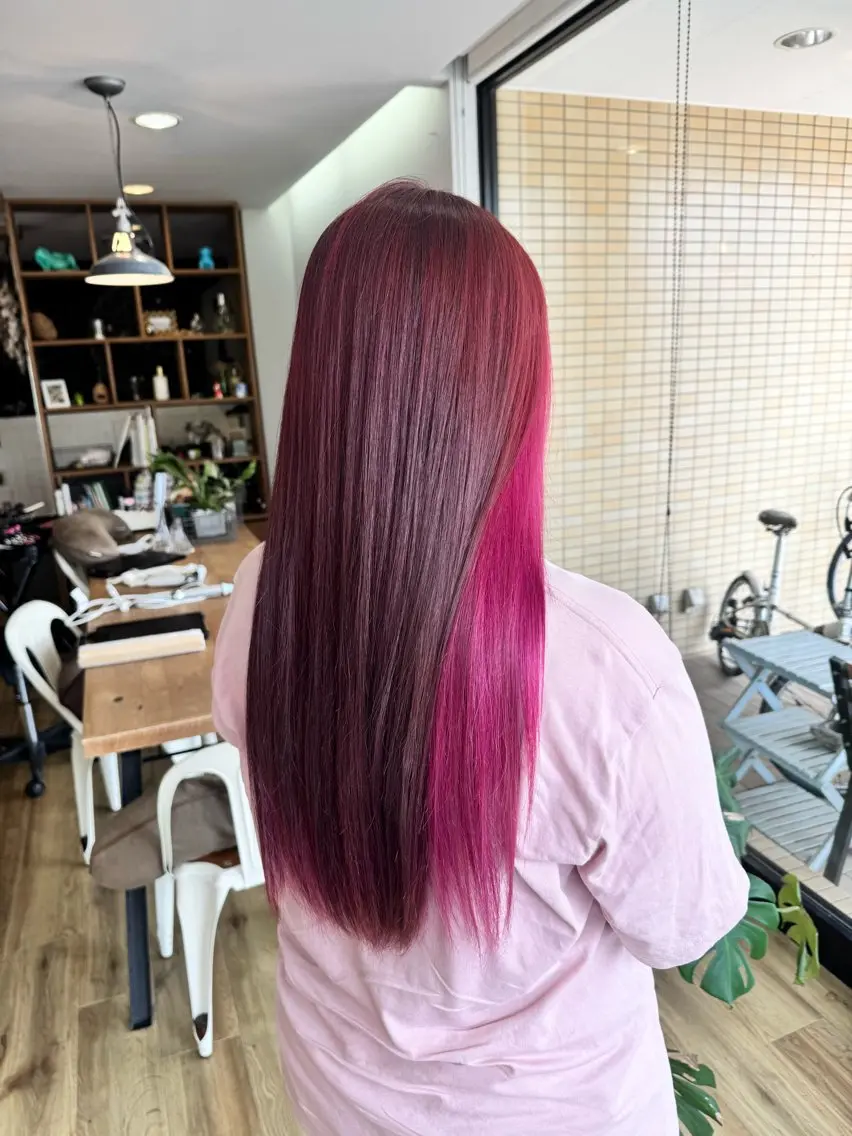 ロング カラー インナーカラー ピンクカラー バイオレットカラー バイオレットピンク ヘアカラー トリートメント ツキダテ ユイのヘアスタイル