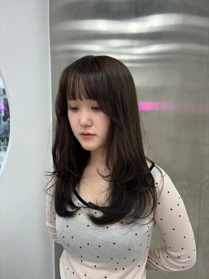 セミロング カラー 抜け感レイヤー︴ ニュアンスカラーのヘアスタイル