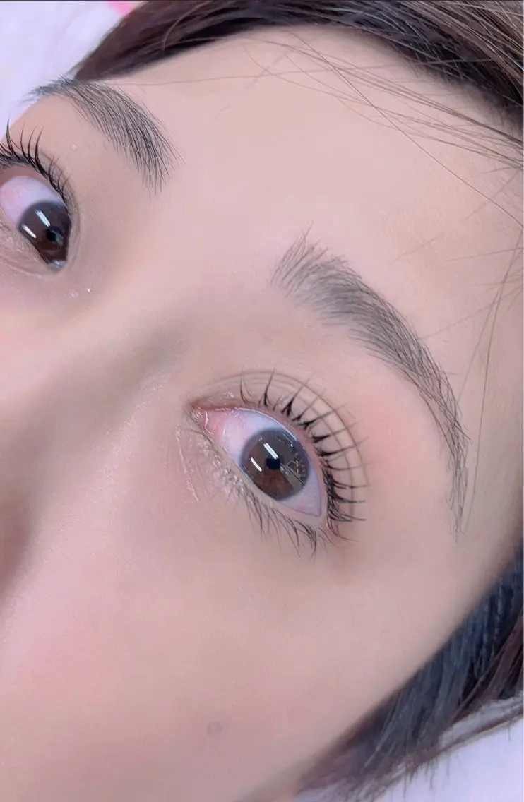 上のみ似合わせまつ毛パーマ、最新のバームを使った痛まないパーマ❤️アイシャンプー無料+美容液+アイパック無料の写真