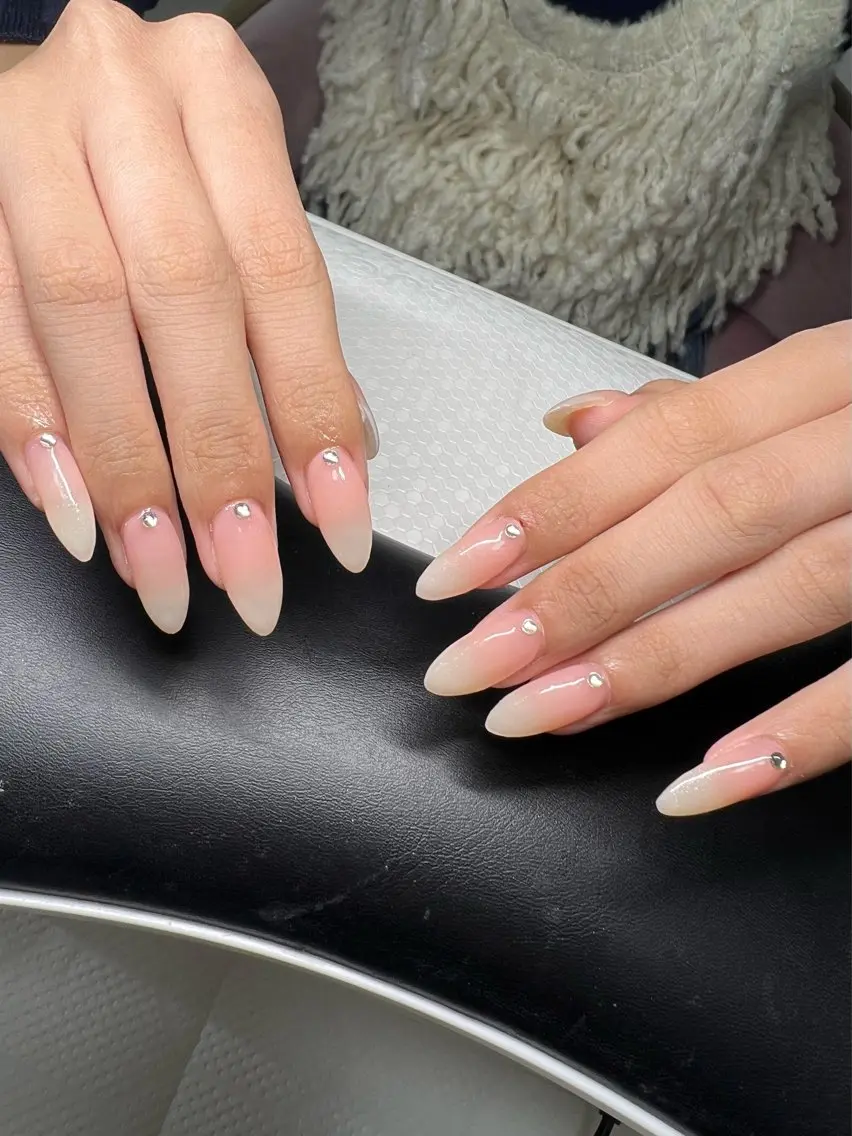 ネイル オーロラネイル チークネイル 長さ出し フットネイル フレンチネイル ハンドネイル Lee Nailsのネイルデザイン