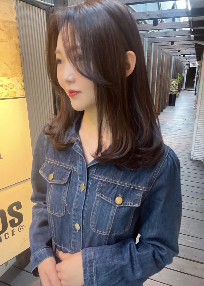 セミロング カラー ベージュカラー AIRI layer cut hairのヘアスタイル