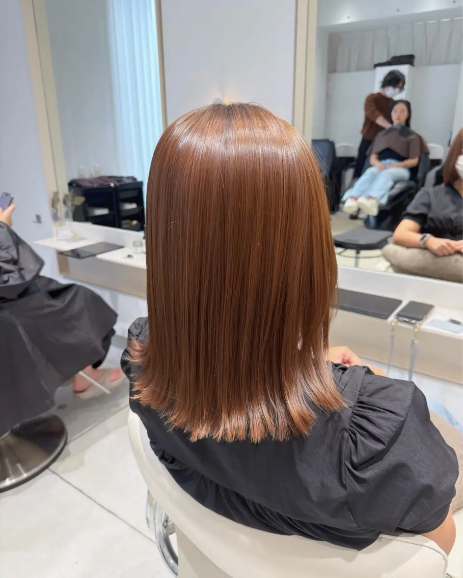 ミディアム カラー パーマ ブラウンカラー オレンジ オレンジブラウン くせ毛 髪質改善 カット 縮毛矯正 トリートメント ヘッドスパ ヘアセット レイヤーカット/縮毛 矯正/川添桃花のヘアスタイル