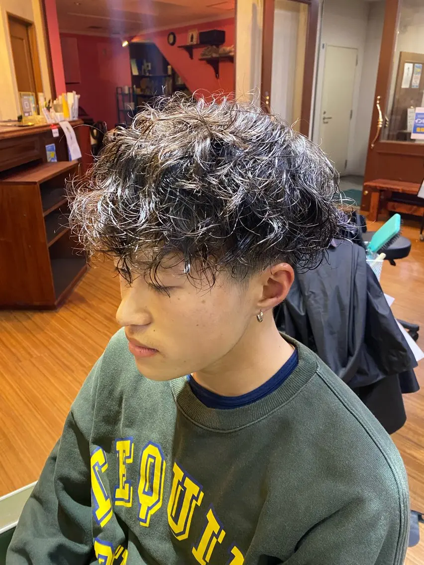 ミディアム パーマ メンズ メンズ特化 岸本 阪急六甲サロンドロイのヘアスタイル