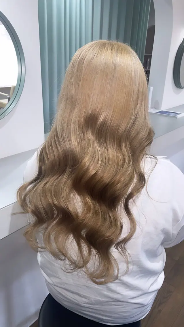 ロング カラー ブロンド ヘアカラー lutz／ MIONのヘアスタイル