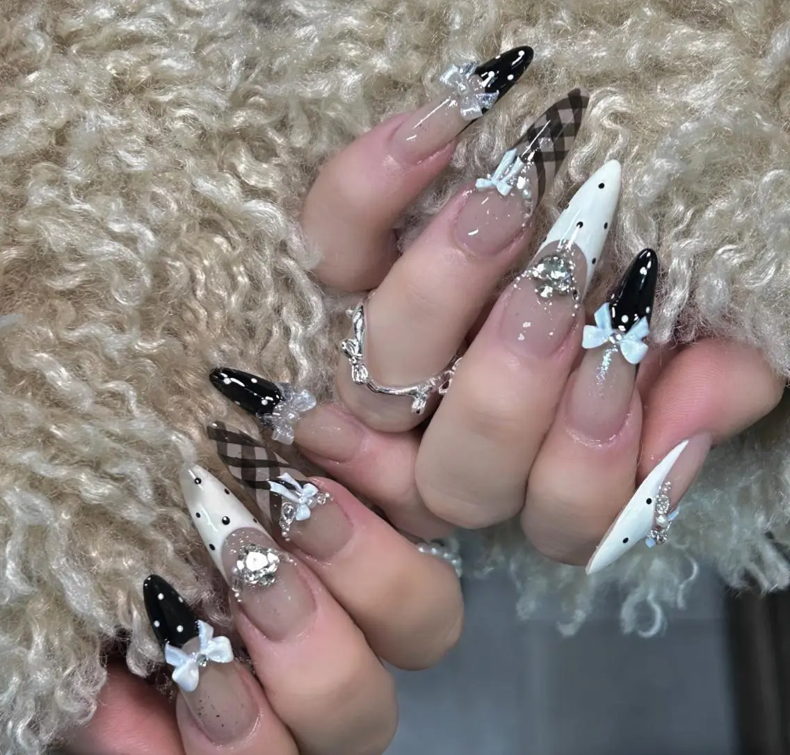 ネイル ハンドネイル 🎀 NaNa_nailのネイルデザイン
