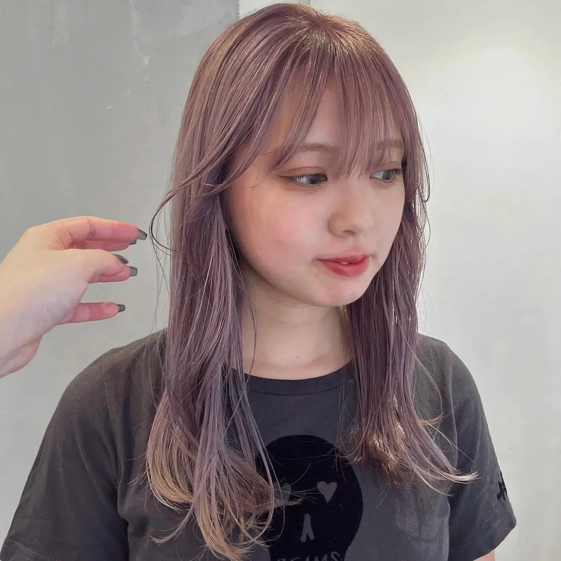 セミロング カラー ベージュカラー ハイトーンカラー ピンクカラー シルバー グレージュ🐰透明感 カラー🫧akihoのヘアスタイル
