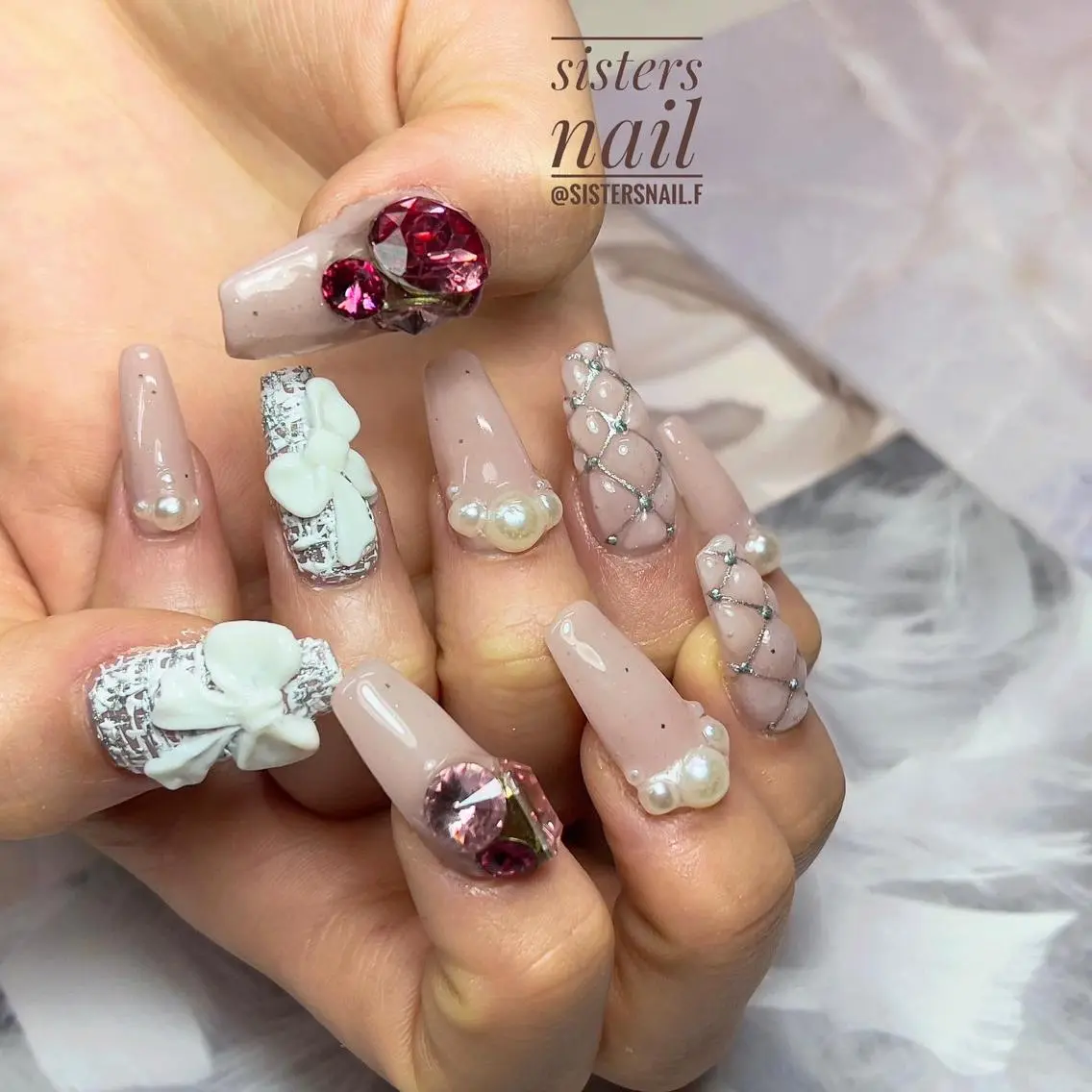 ネイル アートネイル 成人式 キラキラネイル ニュアンスネイル リボン sisters nail.fのネイルデザイン