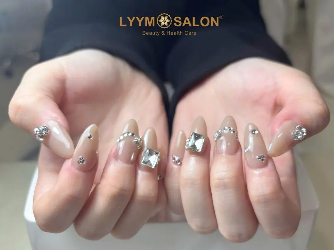 ネイル オフィスネイル シンプルネイル ハンドネイル LYYM Salonのネイルデザイン