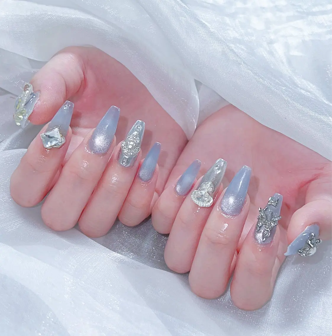 ネイル 成人式 ロングネイル マグネットネイル 大理石ネイル(マーブル) リボン ハンドネイル ZUZU AMEE NAILのネイルデザイン