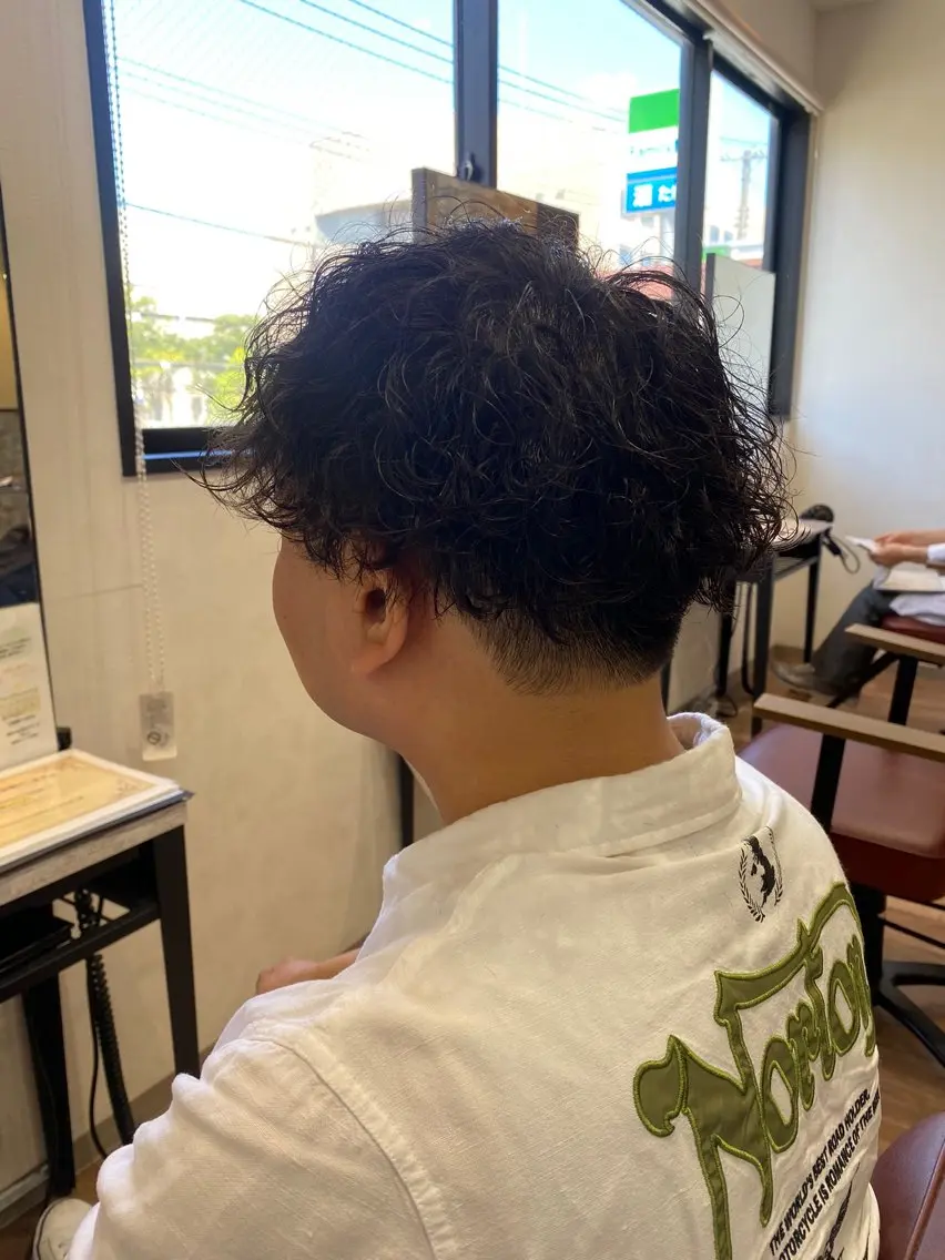 ショート パーマ メンズ 波巻きパーマ カット パーマ 矢部 萌深のヘアスタイル