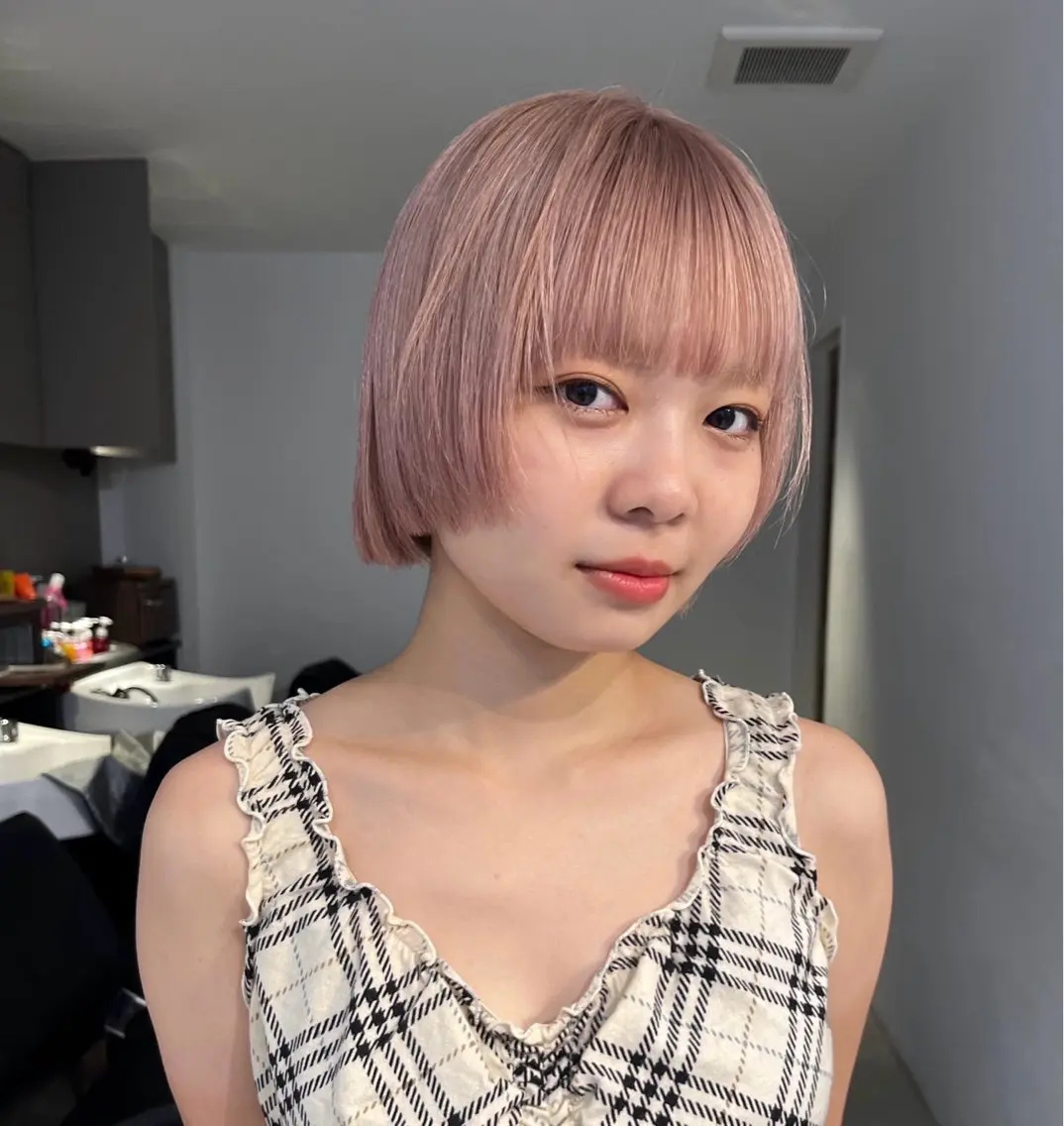 ショート カラー ベージュカラー ブリーチ ブロンド ピンクカラー ピンクベージュ カットモデル募集中 IKUMI🎀のヘアスタイル