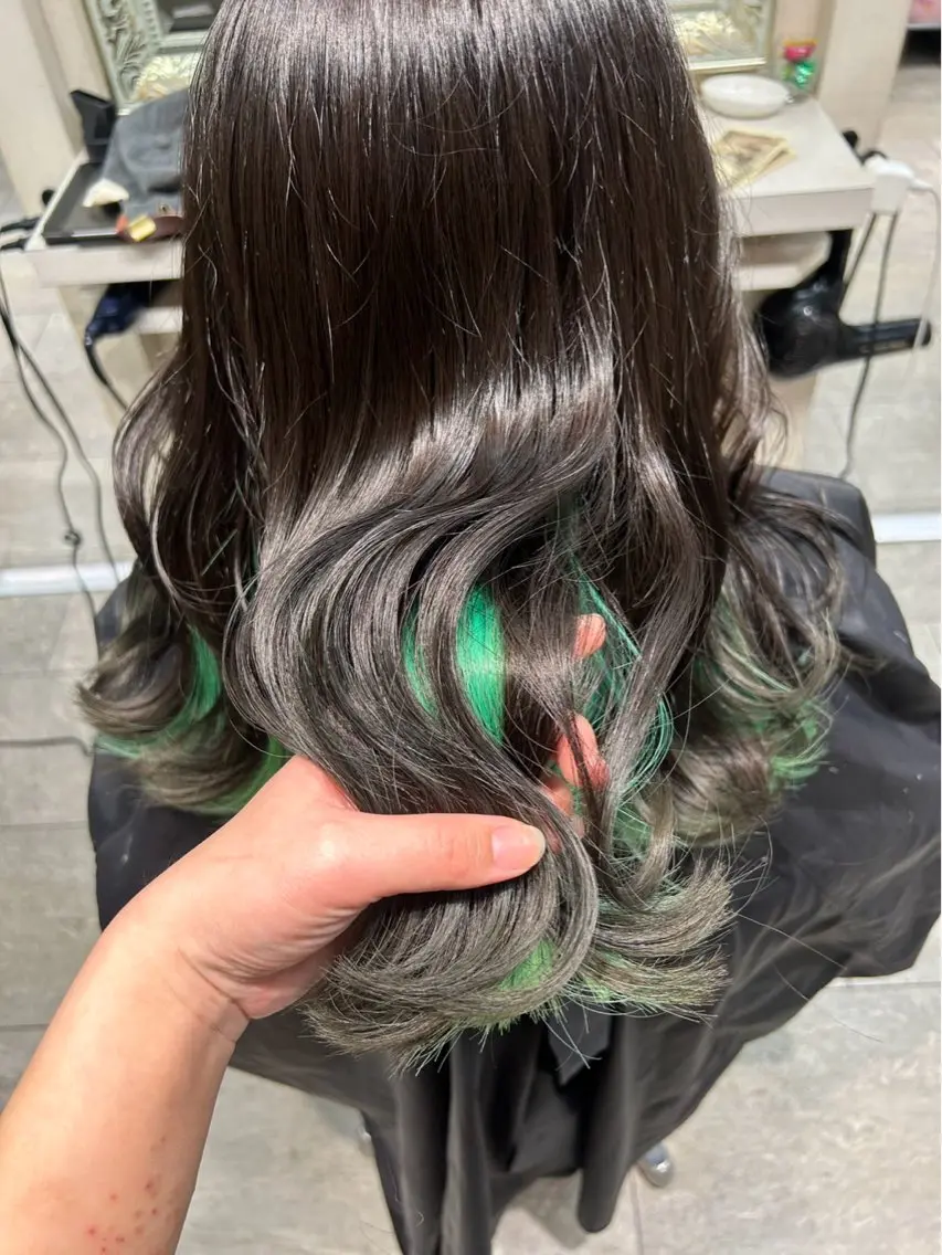 ロング カラー インナーカラー 平野 世菜のヘアスタイル