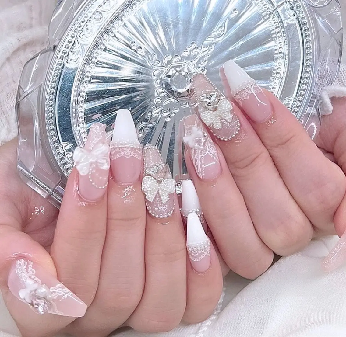 ネイル フレンチネイル キラキラネイル マグネットネイル ミラーネイル ニュアンスネイル Tira Nailのネイルデザイン