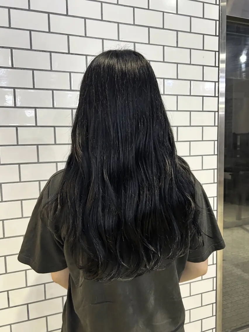 ロング カラー 黒髪 ブルーカラー ブルーブラック ヘアカラー 植吉 琉月のヘアスタイル