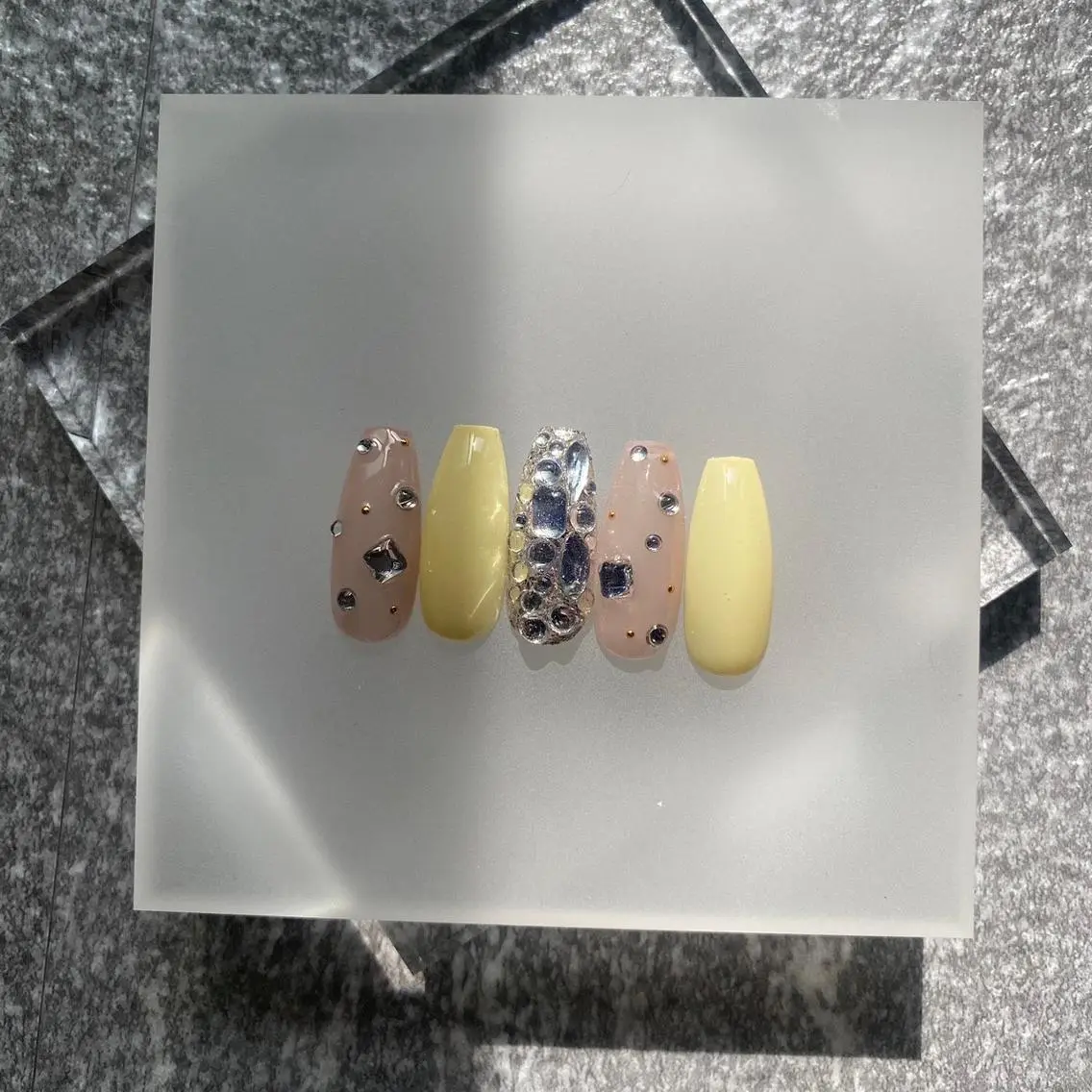 ネイル REINA W【今福鶴見店】のネイルデザイン