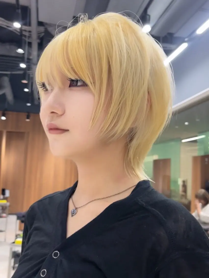 ショート ウルフカット カット 石塚 瑛里菜のヘアスタイル
