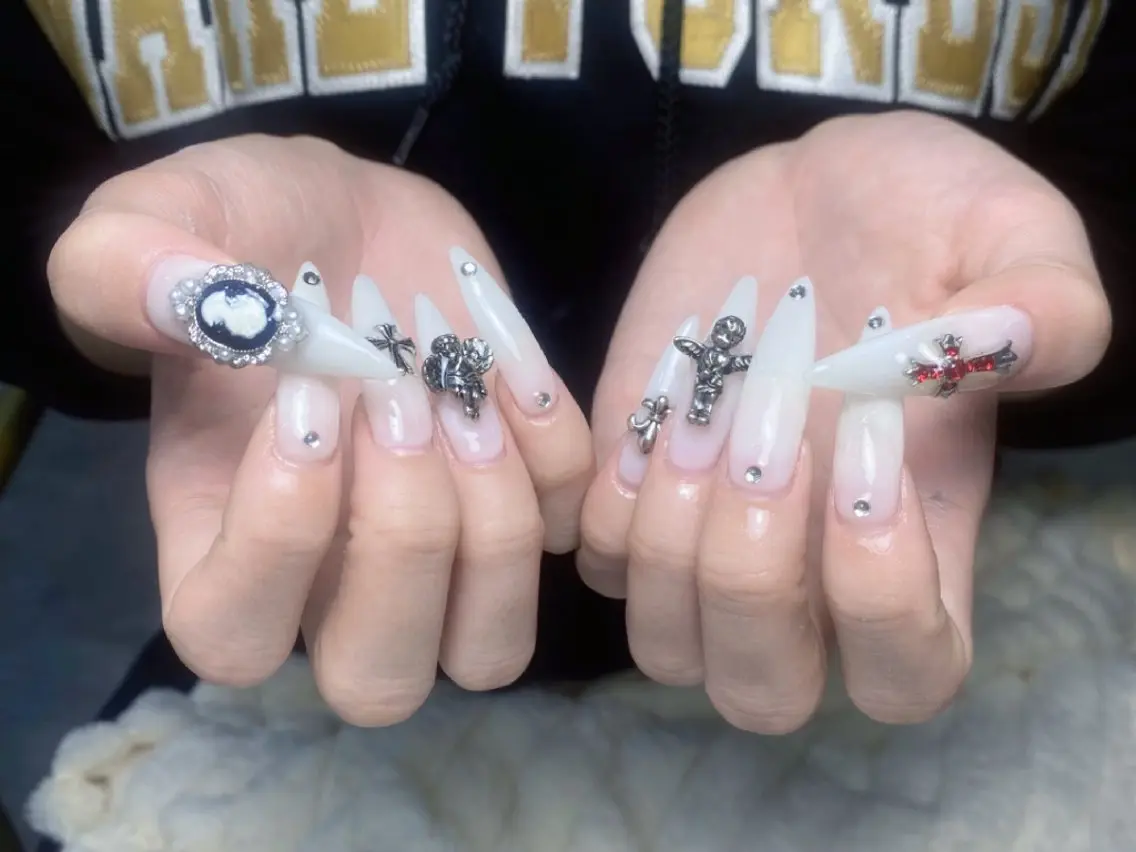 ネイル チークネイル フレンチネイル ジェルネイル ガラスフレンチ キラキラネイル ハンドネイル UM Nail Salonのネイルデザイン