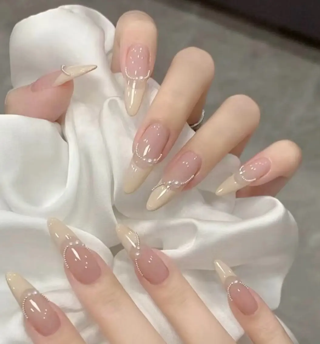 ネイル チークネイル 長さ出し フラワーネイル フレンチネイル ガーリー sun nail池袋 モデル募集のネイルデザイン