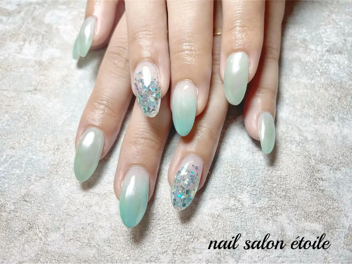 ネイル アートネイル オーロラネイル ジェルネイル グラデーション グリーン ハンドネイル nail salon étoileのネイルデザイン