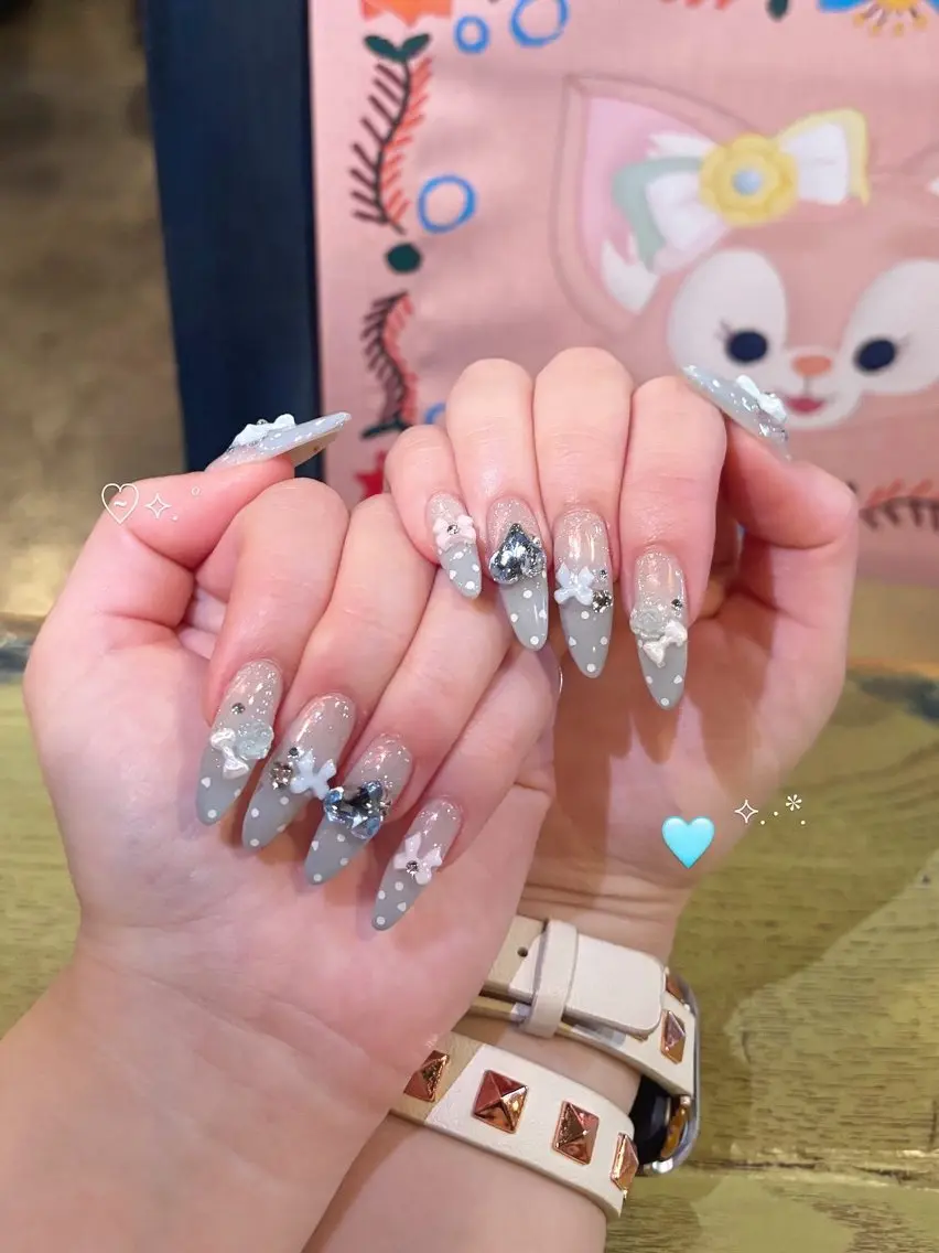 ネイル オーロラネイル ミラーネイル ハンドネイル beautiful meみくのネイルデザイン