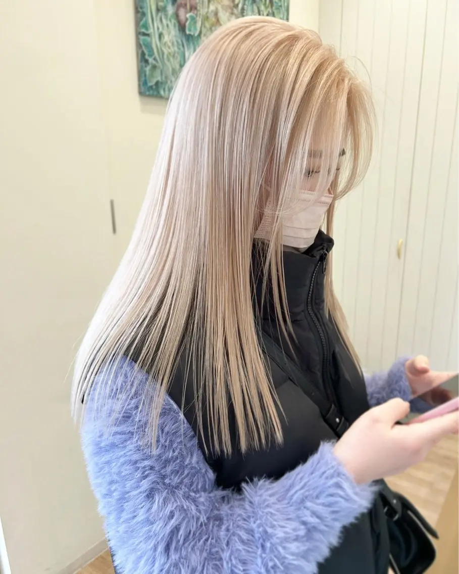 セミロング カラー ブロンド ケアブリーチ 坪井佑樹のヘアスタイル