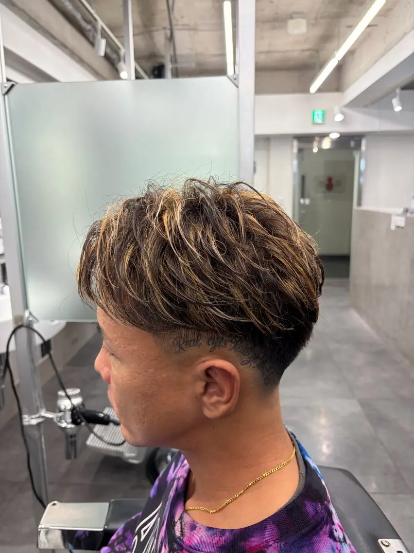 ショート パーマ メンズ センターパート フェードカット ショートヘア メンズ特化 石田はるむのヘアスタイル