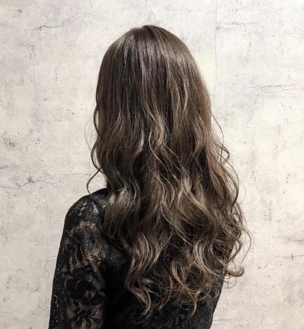 ロング カラー グレージュ ハイライトカラー ハイライト 佐藤 結花のヘアスタイル