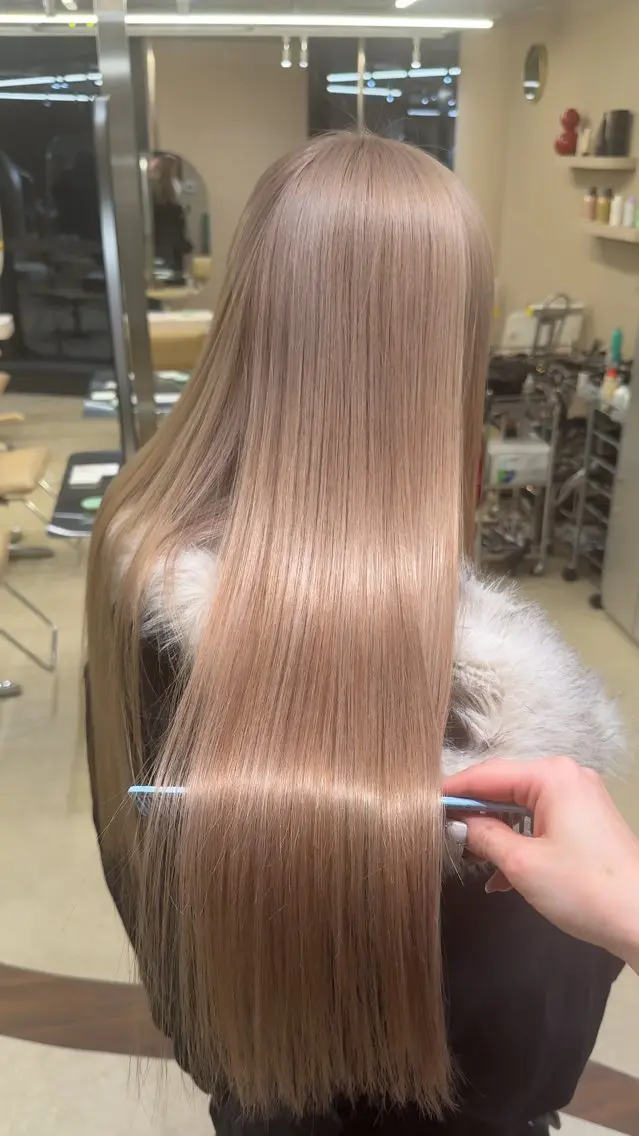 ロング カラー ベージュカラー 黒髪 ブリーチ ミルクティーベージュ ヘアカラー トリートメント 梅田/似合 わせ艶ハイトーン💘のヘアスタイル