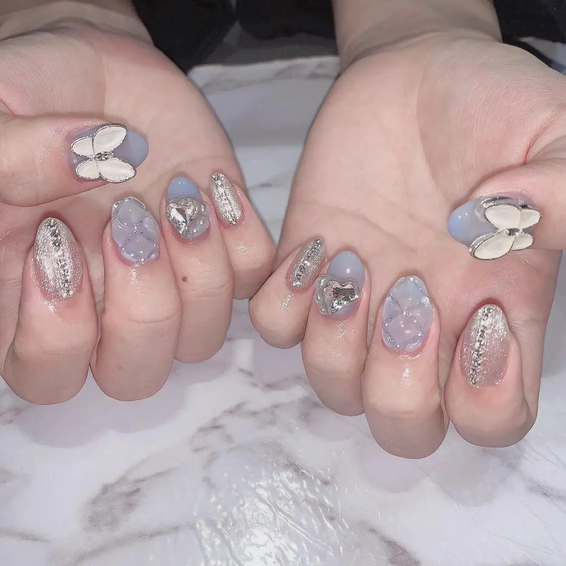 ネイル ハート ストーンネイル Ally's Nailのネイルデザイン