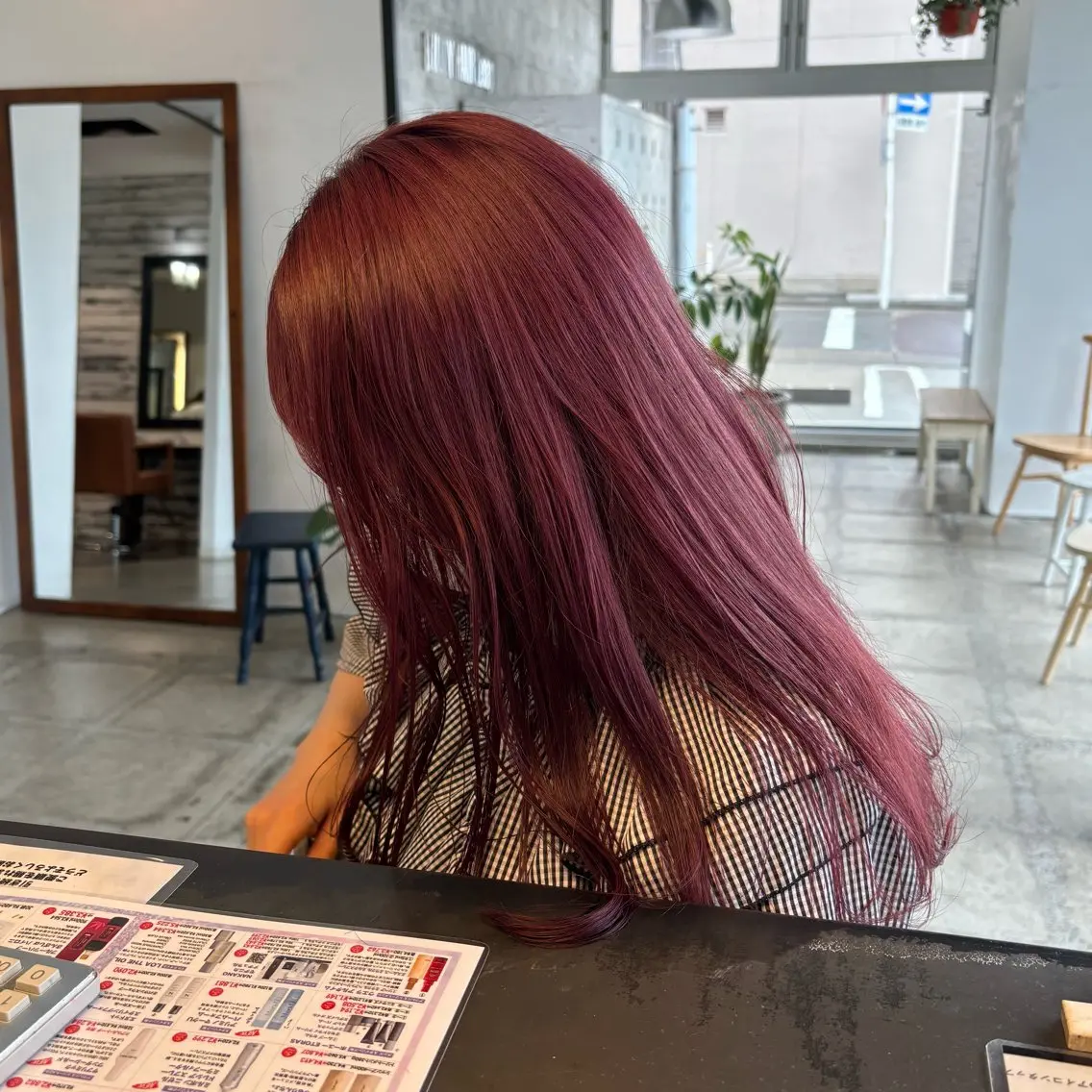 セミロング カラー ピンクカラー ヘアカラー トリートメント 的場 莉音のヘアスタイル