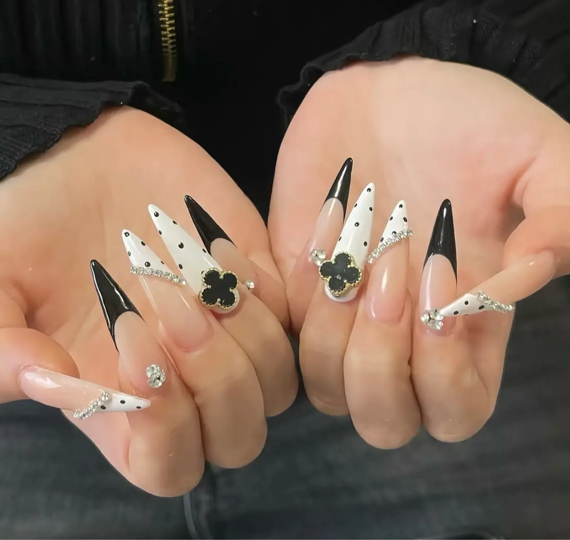 ネイル アートネイル フレンチネイル ジェルネイル 氷ネイル・うるうるネイル キラキラネイル ハンドネイル Julie NailSalonのネイルデザイン