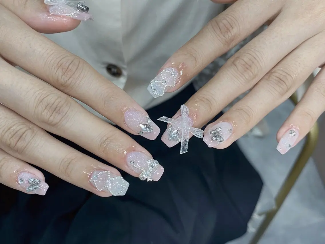 ネイル 長さ出し キラキラネイル 韓国ネイル 持ち込み ピンク ハンドネイル UM Nail Salonのネイルデザイン