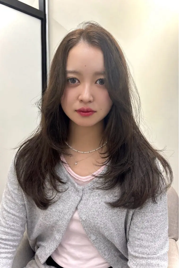 カラー ベージュカラー オリーブベージュ ミディアムレイヤー/ 艶カラーNorikaのヘアスタイル