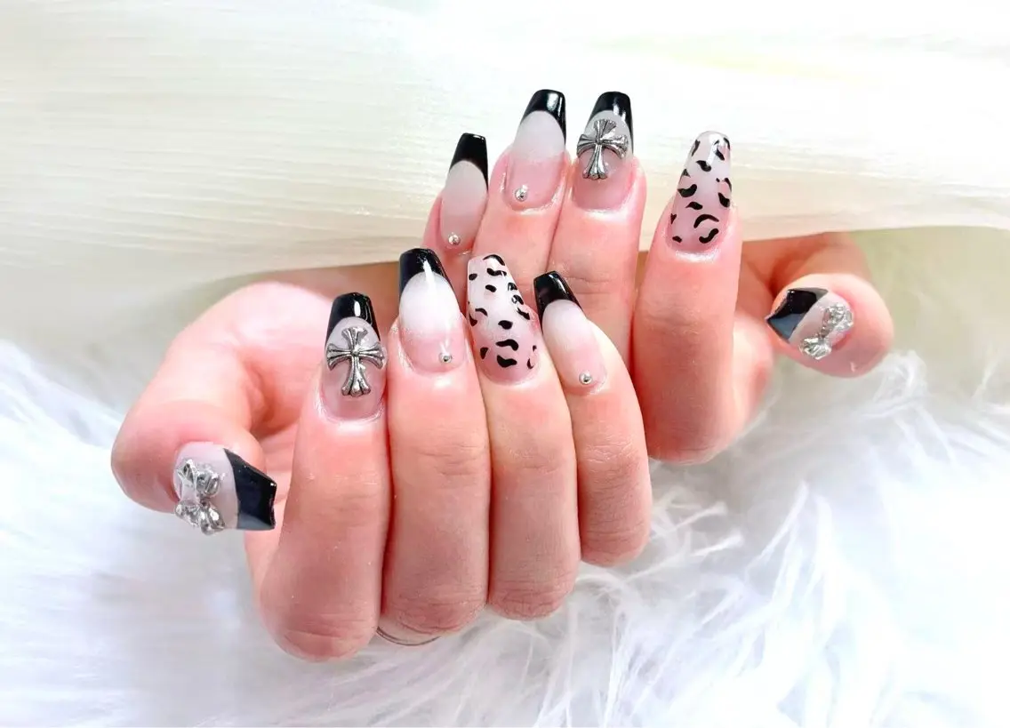 ネイル アニマル柄 チークネイル フラッシュネイル フットネイル フレンチネイル B·U Nail大宮 長さだし専門店のネイルデザイン