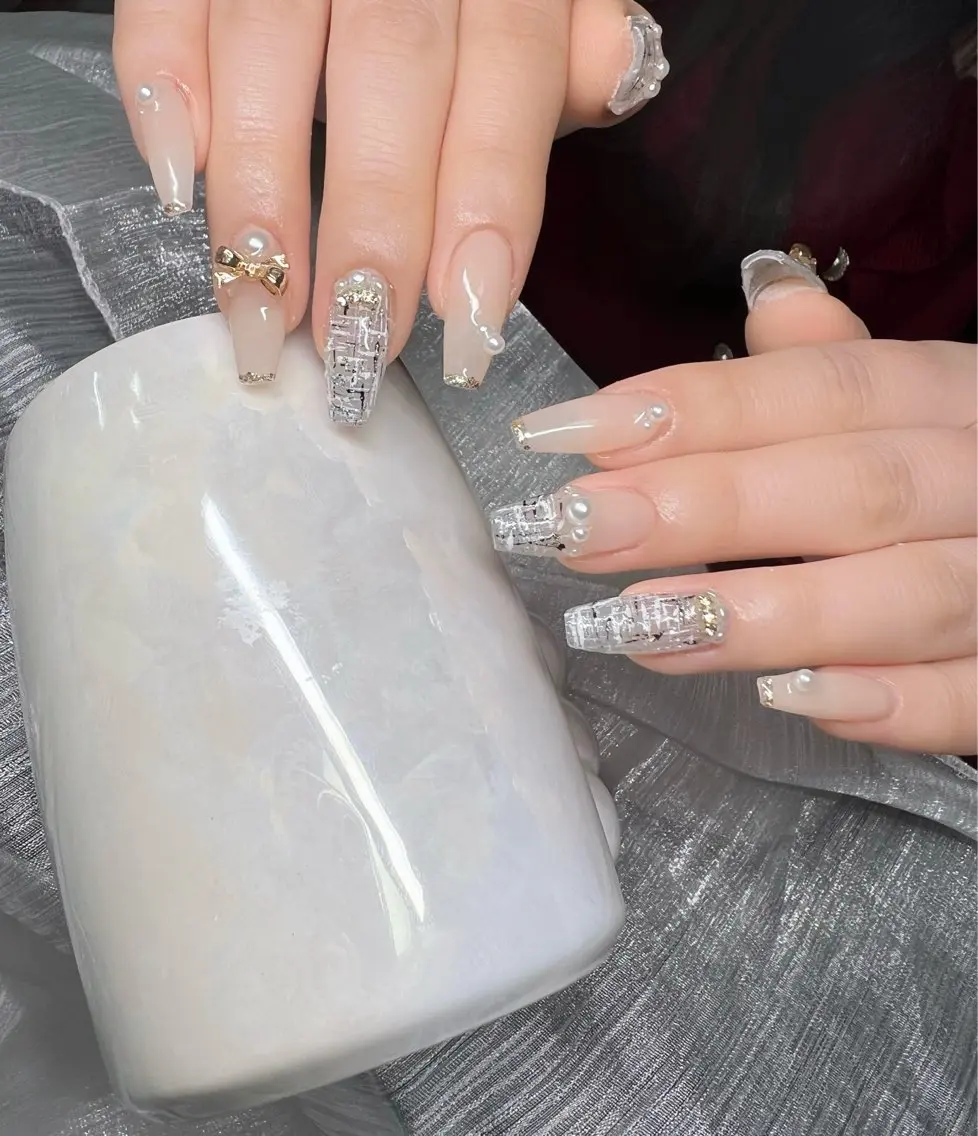ネイル オーロラネイル チークネイル 長さ出し フットネイル フレンチネイル ハンドネイル Lee Nailsのネイルデザイン
