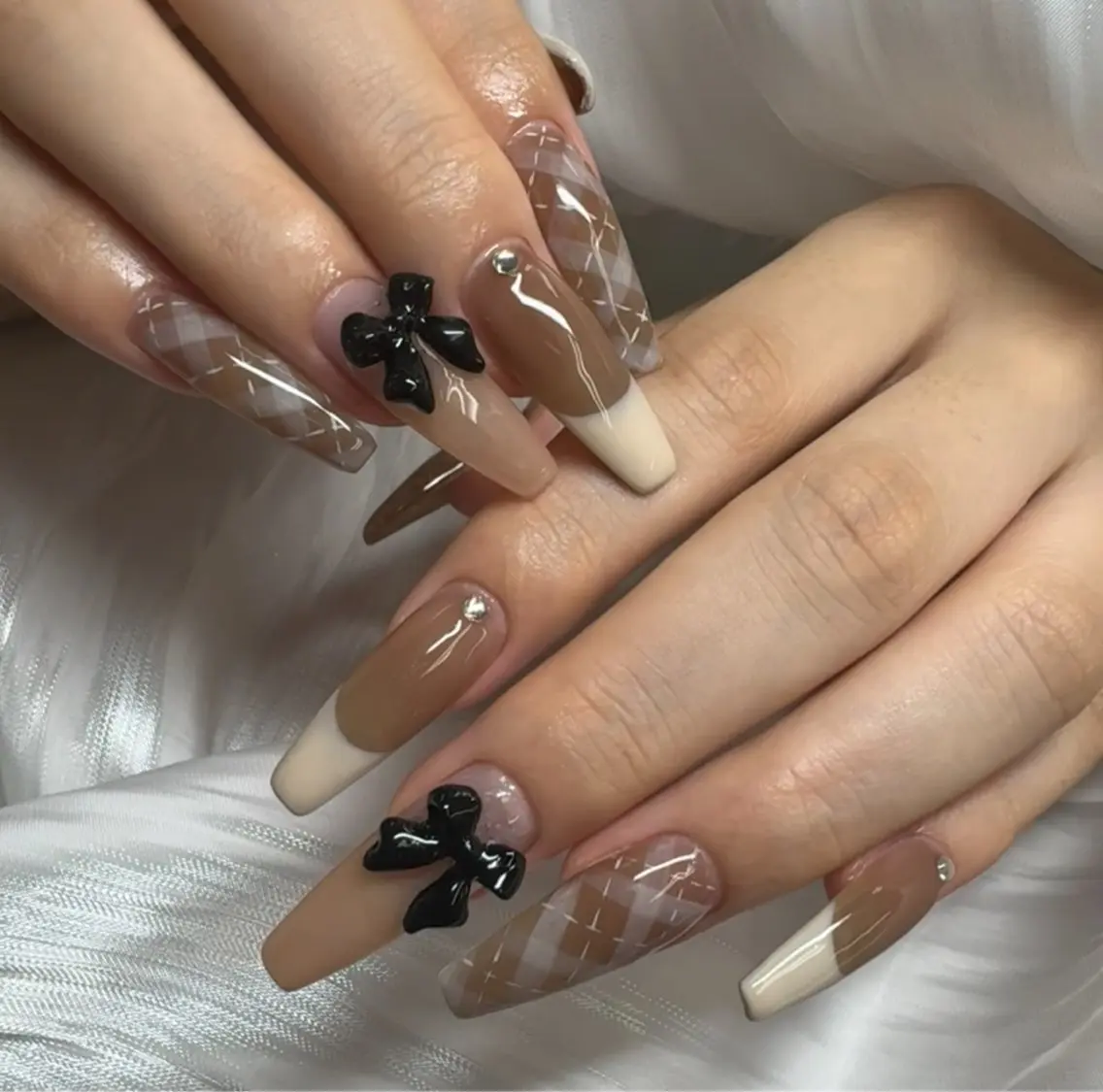 ネイル オーロラネイル フレンチネイル グラデーション 氷ネイル・うるうるネイル キラキラネイル ハンドネイル H.baby Nail Salonのネイルデザイン
