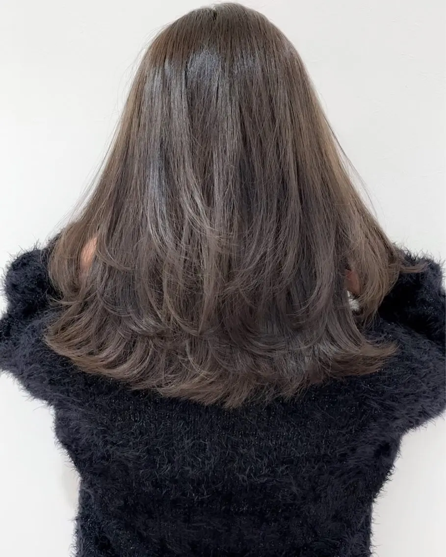 ミディアム カラー グレージュ ハイレイヤー レイヤーカット カット ヘアカラー トリートメント ミタニ/髪質改善 /レイヤーカットのヘアスタイル