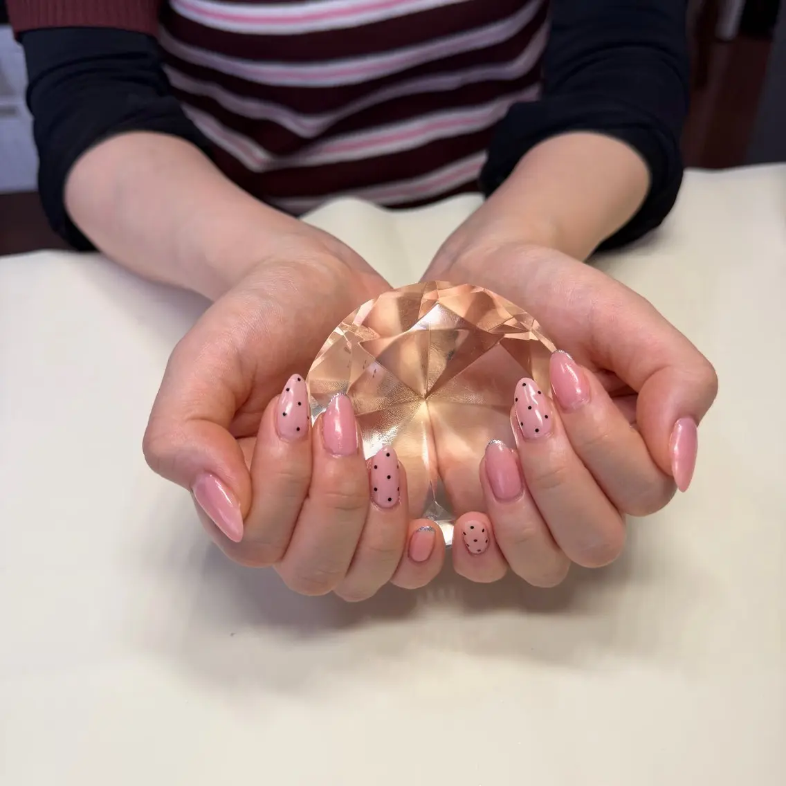 ネイル ドット ピンク シンプルネイル ハンドネイル 井脇 優花のネイルデザイン