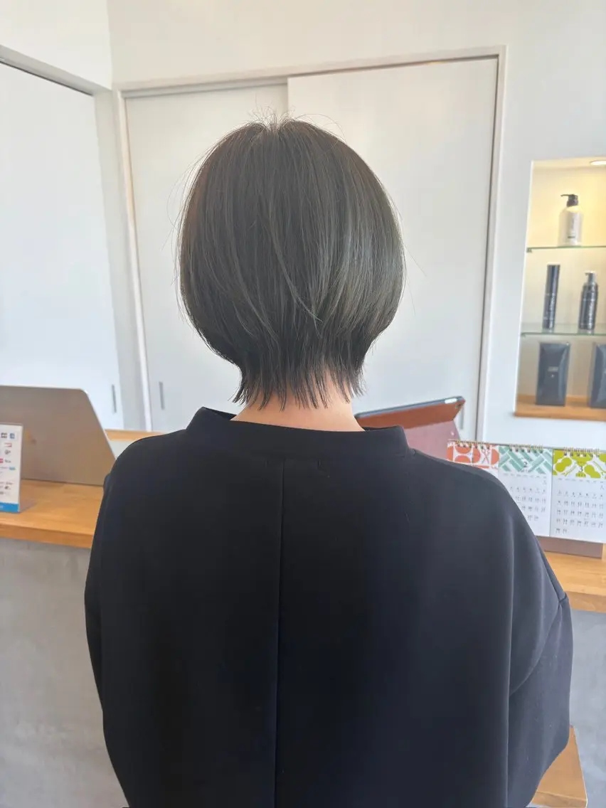 ショート カラー 明石 歩樹のヘアスタイル