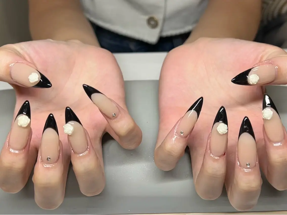 ネイル フットネイル フレンチネイル ジェルネイル ガラスフレンチ 韓国ネイル ハンドネイル ハンドケア The Nail & Eye Lashの眉毛・アイブロウイメージ