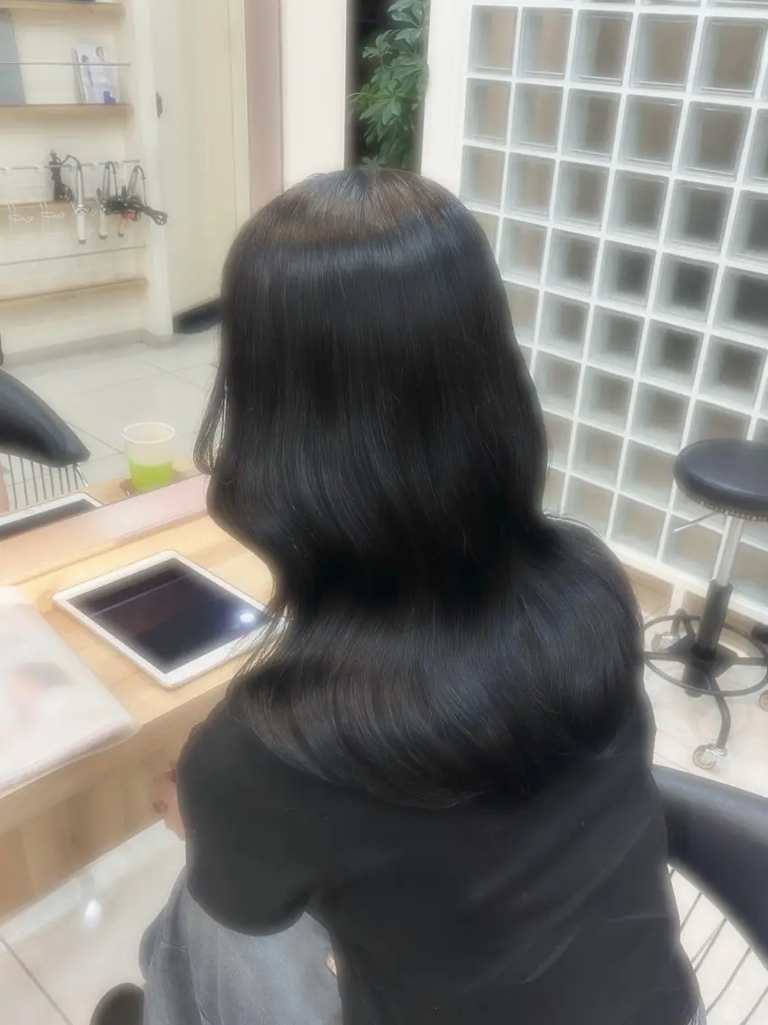 セミロング カラー ブリーチ ブリーチなしカラー 前髪/顔周り/透明感 艶カラーとどさんのヘアスタイル