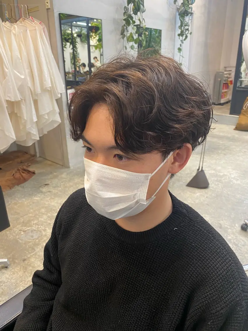 パーマ メンズ センターパート メンズパーマ やました もえかのヘアスタイル