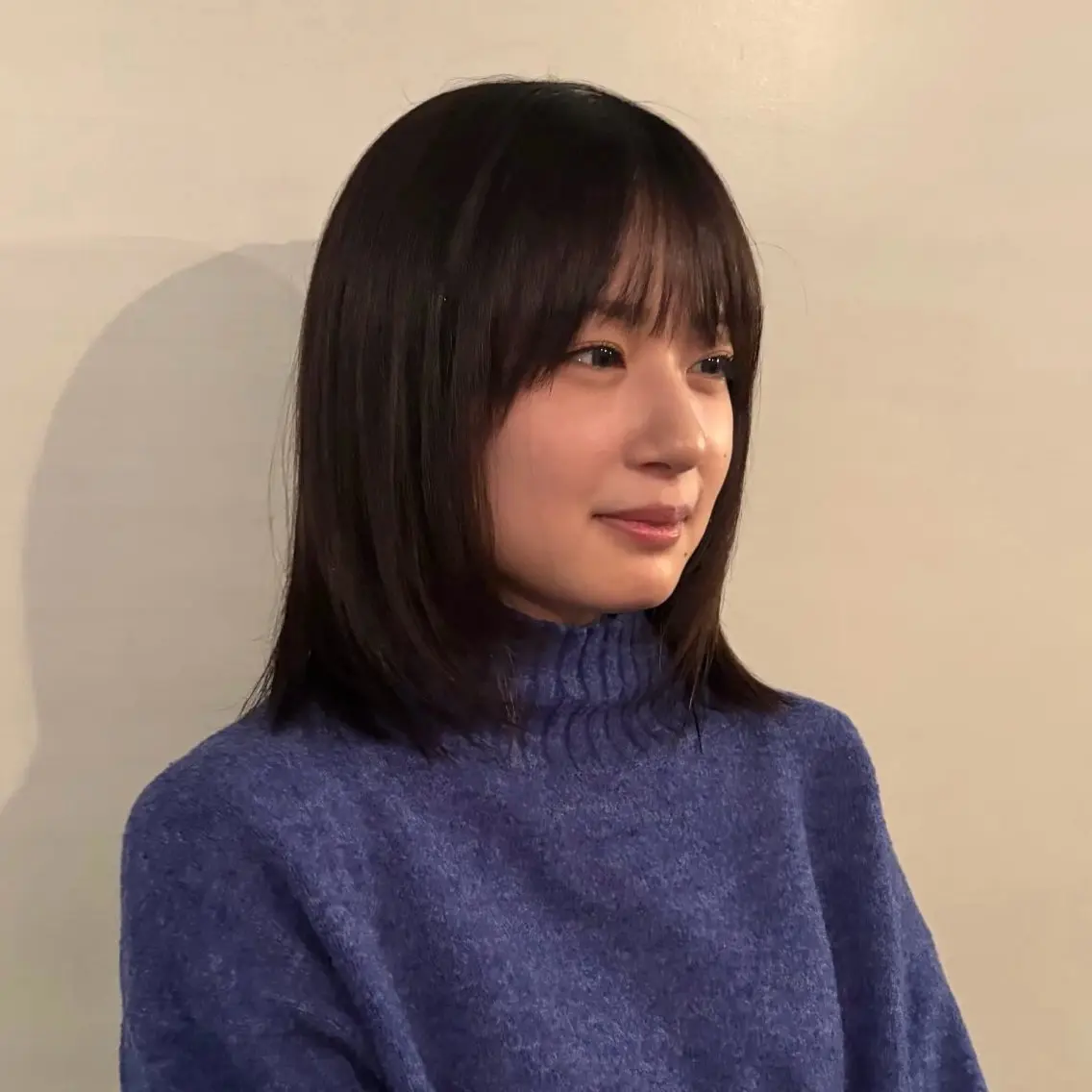 ミディアム ミディアムレイヤー レイヤーカット 蓑輪璃央 ショートカットのヘアスタイル