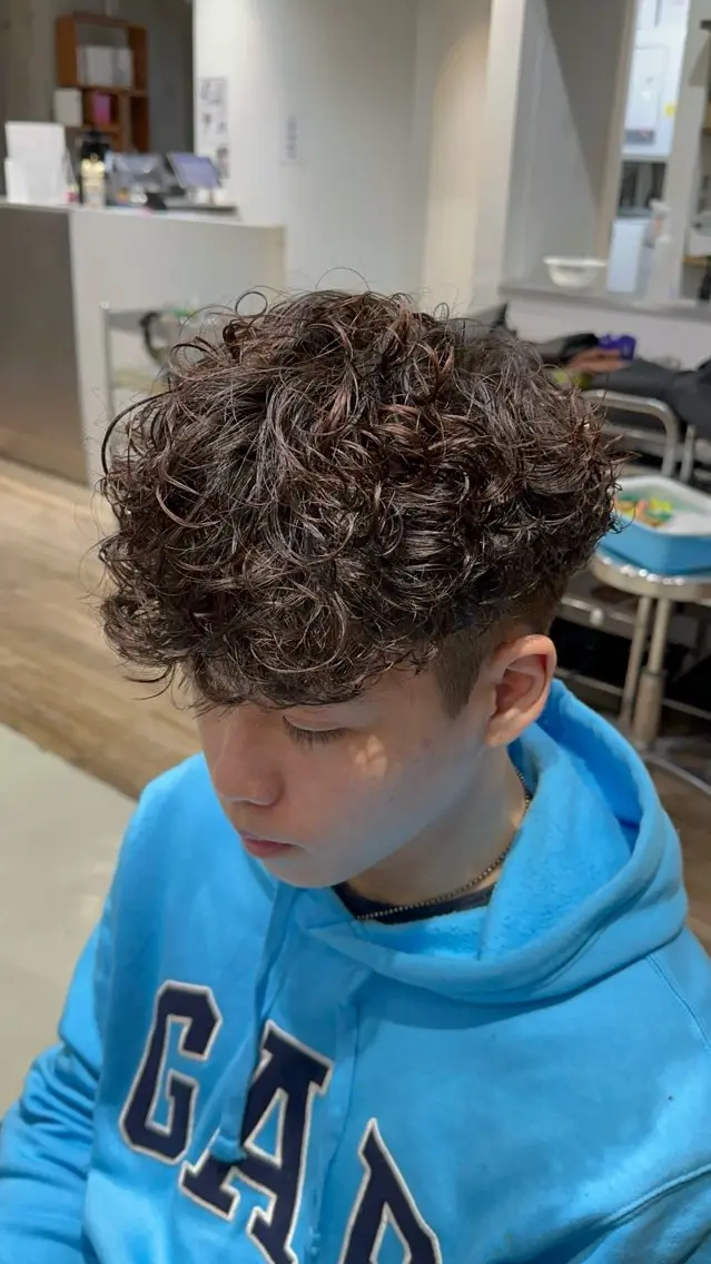 パーマ メンズ メンズパーマ カット パーマ fifth原宿 宮部蓮のヘアスタイル