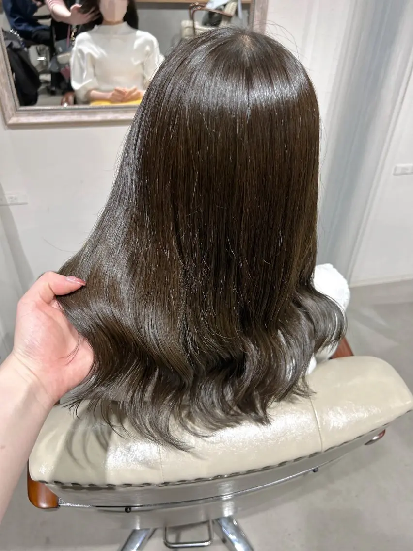 ミディアム カラー ベージュカラー 透明感カラー オリーブベージュ 瀬川 夏緒のヘアスタイル