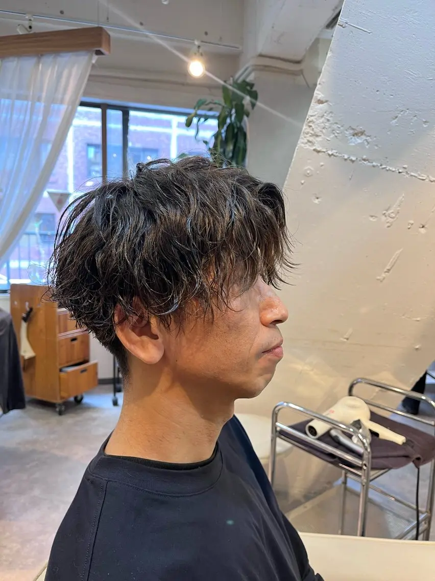 ミディアム パーマ メンズ ミディアムパーマ メンズパーマ 韓国風メンズヘア 渋谷  🦢Yuiのヘアスタイル