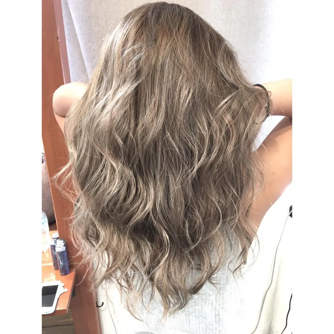 ロング カラー ベージュカラー ハイライトカラー 3Dハイライト ハイライト ヘアカラー トリートメント 井上 一平のヘアスタイル