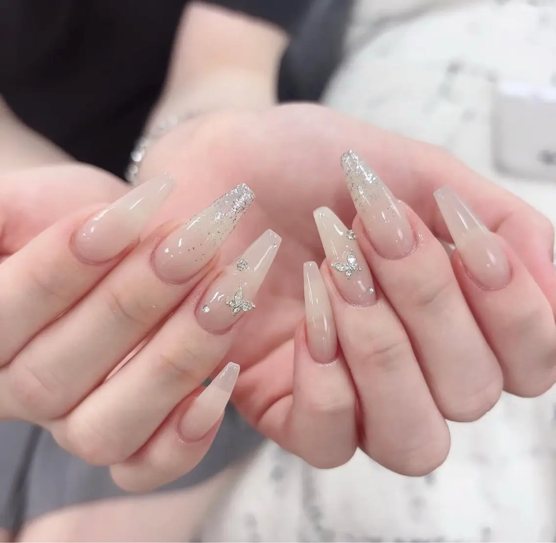 ネイル オーロラネイル クリアネイル フラッシュネイル ジェルネイル グラデーション ハンドネイル ZUZU AMEE NAILのネイルデザイン