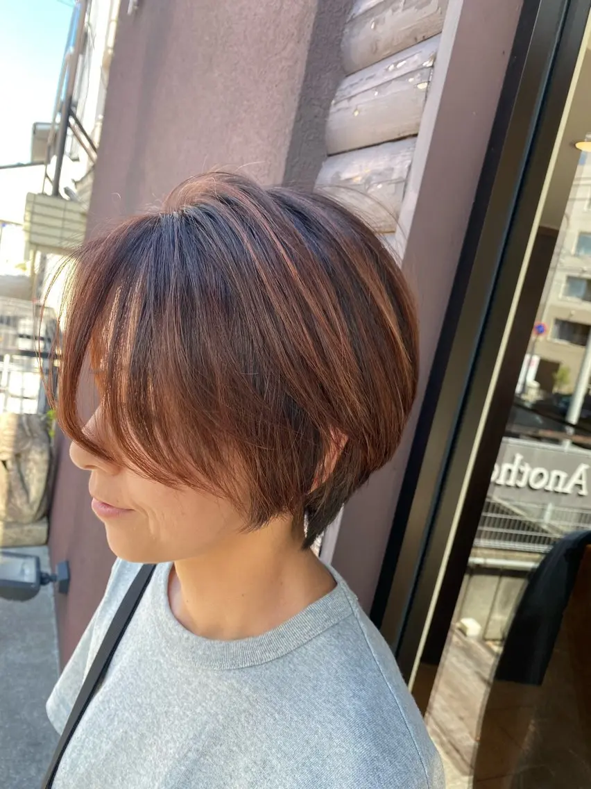 ショート カラー ハイライトカラー ピンクカラー ハイライト 尾﨑 柊磨のヘアスタイル