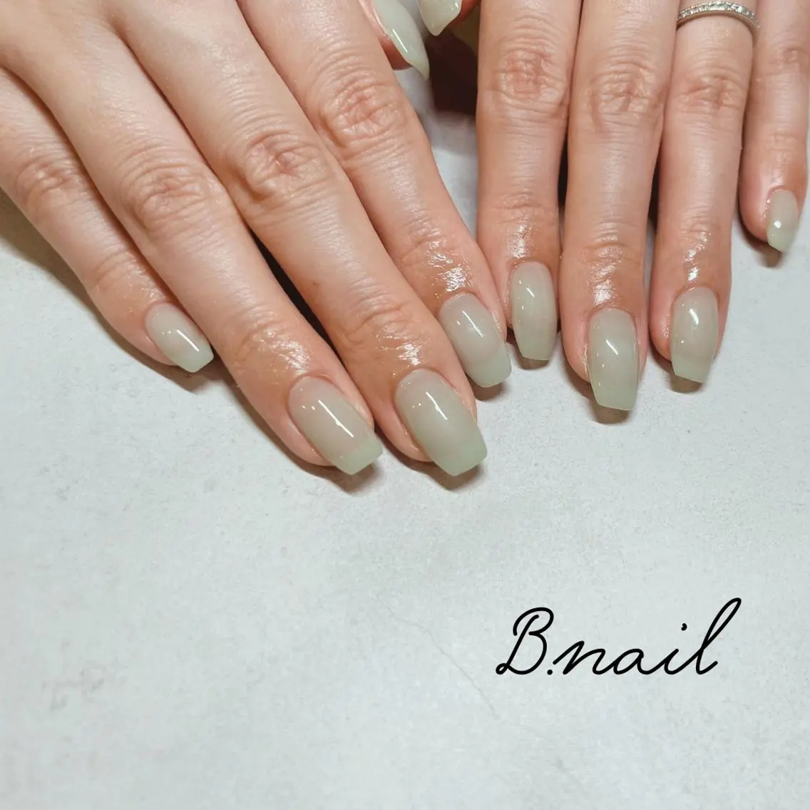 ネイル グリーン ワンカラーネイル シンプルネイル 春ネイル B.nail | mitoのエステ・リラクイメージ